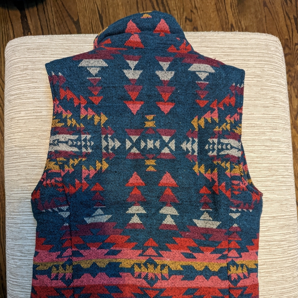 American Eagle Multicolor Tribal Puffer Vest - Picture 5 of 5